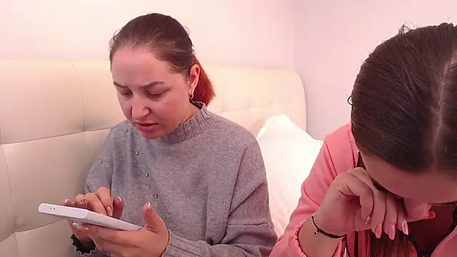 Snapshot of Amy--Samy chatting on February 18, 2025, 1:11 pm Amy--Samy online show from February 18, 2025, 1:11 pm