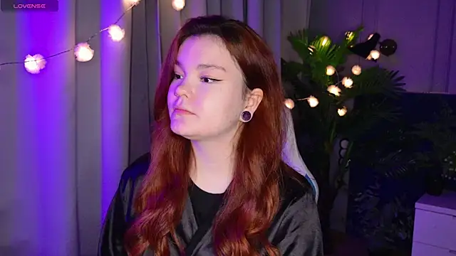 Snapshot of EnnySunrise chatting on September 19, 2025, 6:52 pm EnnySunrise online show from September 19, 2025, 6:52 pm