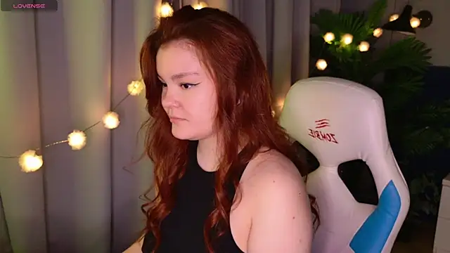 Snapshot of EnnySunrise chatting on October 8, 2025, 7:00 pm EnnySunrise online show from October 8, 2025, 7:00 pm