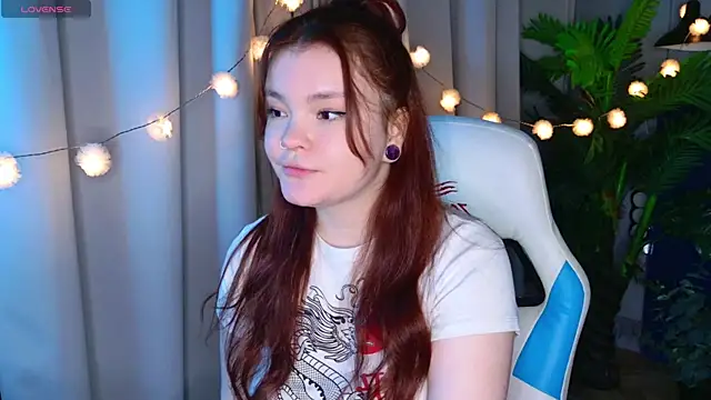 Snapshot of EnnySunrise chatting on October 18, 2025, 6:52 pm EnnySunrise online show from October 18, 2025, 6:52 pm