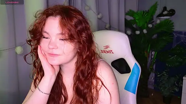 Snapshot of EnnySunrise chatting on October 19, 2025, 7:03 pm EnnySunrise online show from October 19, 2025, 7:03 pm