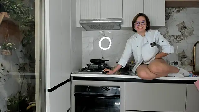 Hellen coy online show from February 9, 2025, 6:47 pm