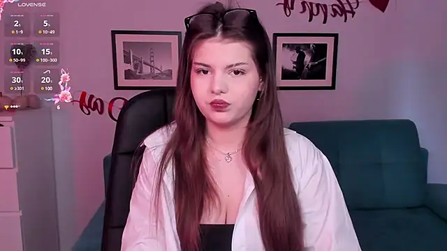 Snapshot of AdeliaKiss chatting on February 17, 2025, 6:09 am AdeliaKiss online show from February 17, 2025, 6:09 am
