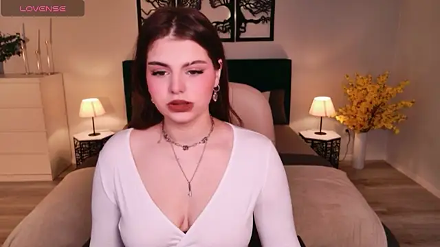 Snapshot of AdeliaKiss chatting on February 23, 2026, 4:43 am AdeliaKiss online show from February 23, 2026, 4:43 am