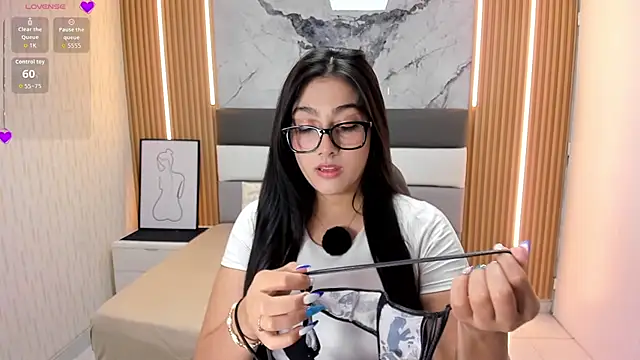 Alyssapark online show from November 19, 2025, 7:14 pm