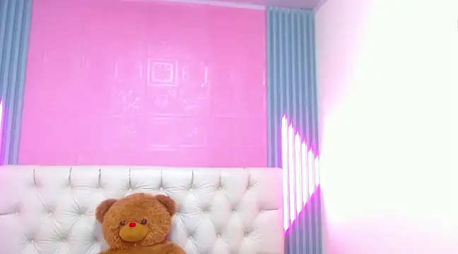 MichaelTwuis online show from February 19, 2025, 5:06 pm