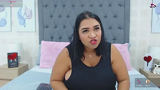 Snapshot of JoslinEvans chatting on October 24, 2025, 12:34 pm JoslinEvans online show from October 24, 2025, 12:34 pm