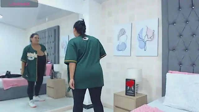 Snapshot of JoslinEvans chatting on October 29, 2025, 12:29 pm JoslinEvans online show from October 29, 2025, 12:29 pm