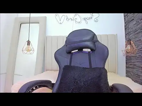 Snapshot of Zoeth_Ruiz chatting on September 25, 2025, 1:59 pm Zoeth Ruiz online show from September 25, 2025, 1:59 pm