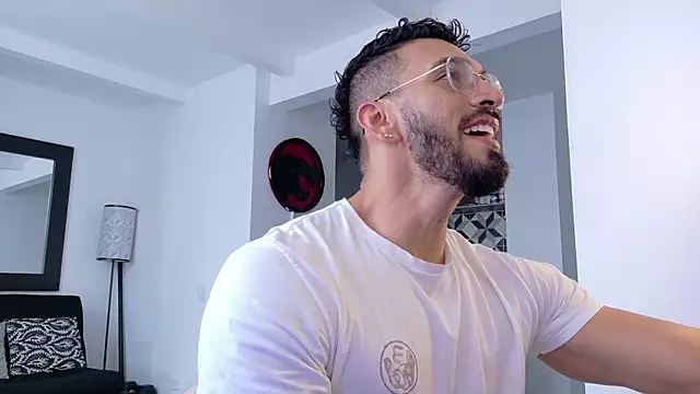 Snapshot of tony_muscle chatting on September 19, 2025, 8:09 pm tony muscle online show from September 19, 2025, 8:09 pm