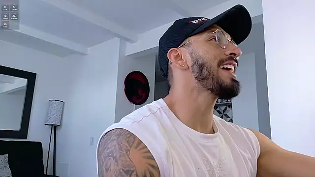 Snapshot of tony_muscle chatting on September 22, 2025, 9:06 pm tony muscle online show from September 22, 2025, 9:06 pm