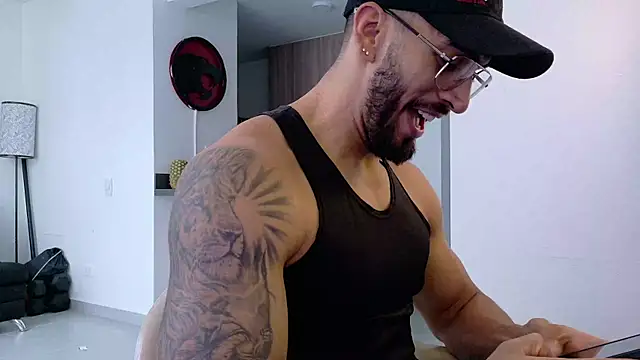 Snapshot of tony_muscle chatting on September 30, 2025, 9:42 pm tony muscle online show from September 30, 2025, 9:42 pm