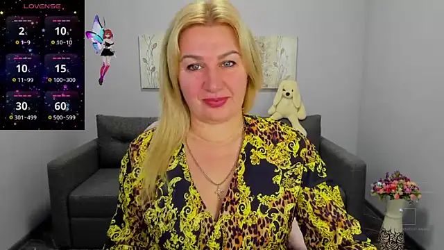 Snapshot of Lili_Crossi chatting on October 13, 2025, 5:51 am Lili Crossi online show from October 13, 2025, 5:51 am