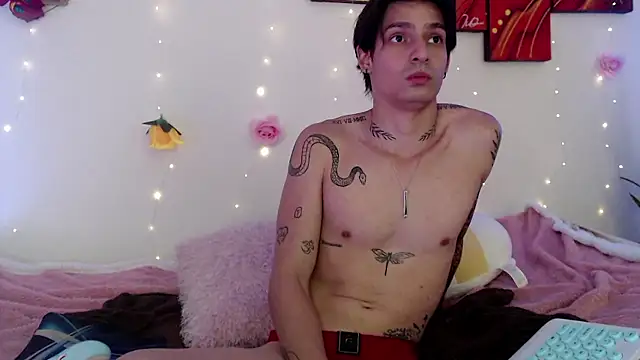 Apolo Hidalgo01 online show from December 6, 2024, 7:01 pm