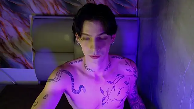 Snapshot of Apolo_Hidalgo01 chatting on October 3, 2025, 11:24 pm Apolo Hidalgo01 online show from October 3, 2025, 11:24 pm