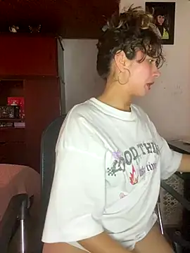 Snapshot of Andi9_ chatting on September 19, 2025, 10:10 pm Andi9 online show from September 19, 2025, 10:10 pm