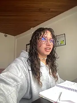 Snapshot of Andi9_ chatting on October 9, 2025, 3:43 pm Andi9 online show from October 9, 2025, 3:43 pm