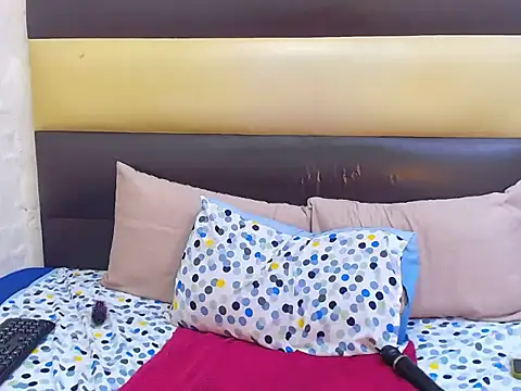 NunuBerry16 online show from February 13, 2026, 9:11 pm