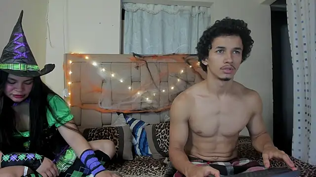 Snapshot of stepcouple_XXX chatting on October 22, 2025, 10:20 pm stepcouple XXX online show from October 22, 2025, 10:20 pm