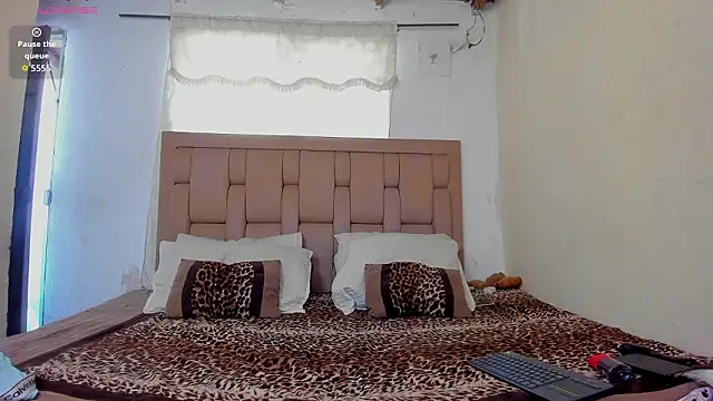 Snapshot of stepcouple_XXX chatting on March 20, 2026, 1:05 pm stepcouple XXX online show from March 20, 2026, 1:05 pm