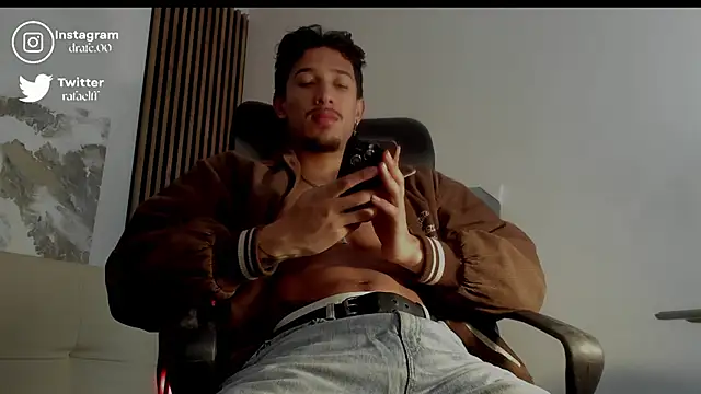 Snapshot of rafael_stone chatting on September 27, 2025, 11:32 pm rafael stone online show from September 27, 2025, 11:32 pm