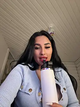 Snapshot of Anily_Lovely chatting on January 13, 2025, 11:27 pm Anily Lovely online show from January 13, 2025, 11:27 pm