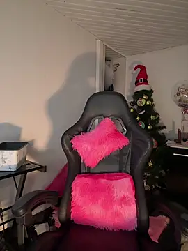 Snapshot of Anily_Lovely chatting on February 13, 2026, 12:06 am Anily Lovely online show from February 13, 2026, 12:06 am