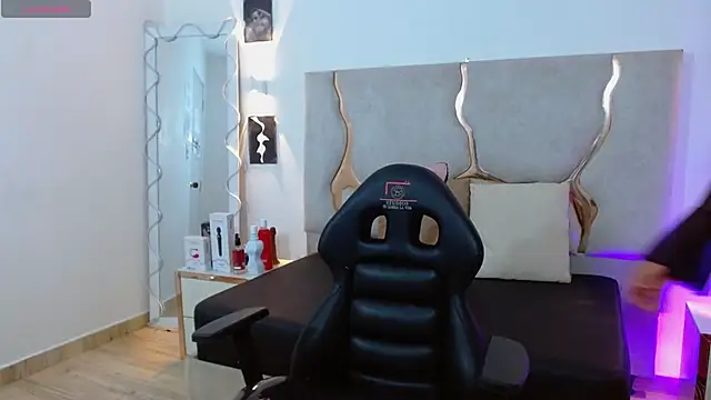 Daphnne tay online show from September 23, 2025, 3:42 am