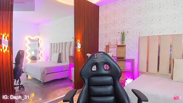 Daphnne tay online show from October 1, 2025, 3:12 am