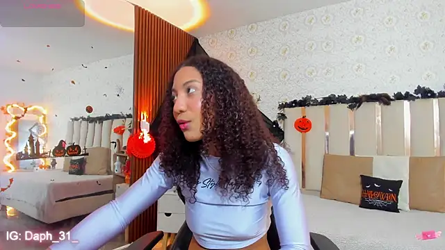 Daphnne tay online show from October 20, 2025, 3:29 am