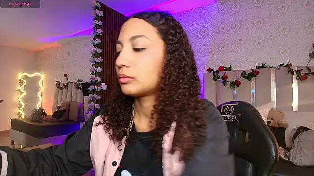 Daphnne tay online show from March 20, 2026, 3:33 am