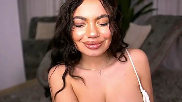 EsmeeLuv online show from March 17, 2025, 1:08 pm