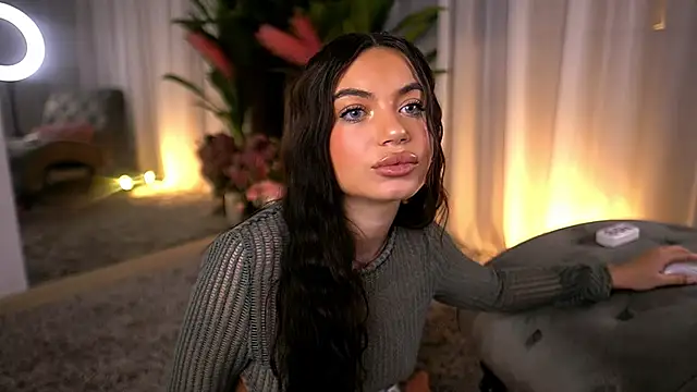 EsmeeLuv online show from March 18, 2025, 10:03 am