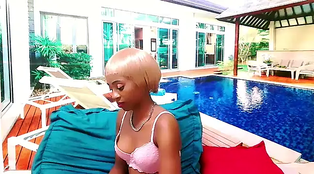 EbonyCreamy69 online show from February 13, 2025, 3:39 am