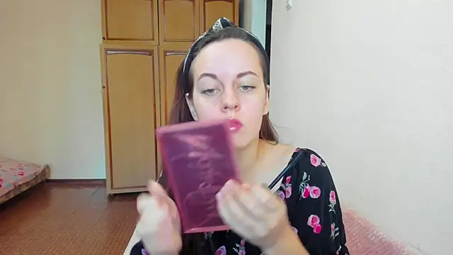 Sabrina Lavv online show from September 10, 2025, 11:43 am