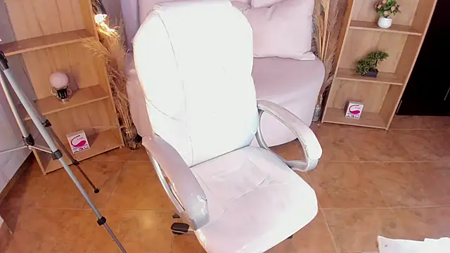 Amy Kiitty  online show from December 15, 2024, 7:42 pm