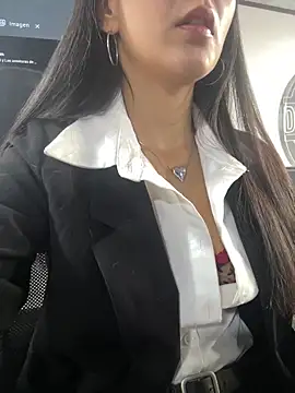 Amy Kiitty  online show from April 27, 2026, 1:31 pm