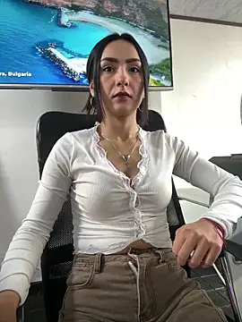 Amy Kiitty  online show from May 15, 2026, 1:40 pm