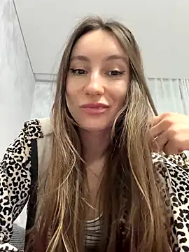 Snapshot of viviandaimond1 chatting on October 8, 2025, 7:33 pm viviandaimond1 online show from October 8, 2025, 7:33 pm