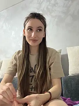 viviandaimond1 online show from November 17, 2025, 7:30 pm