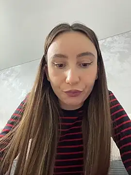 viviandaimond1 online show from December 3, 2025, 9:02 pm