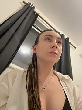 viviandaimond1 online show from May 11, 2026, 8:39 pm