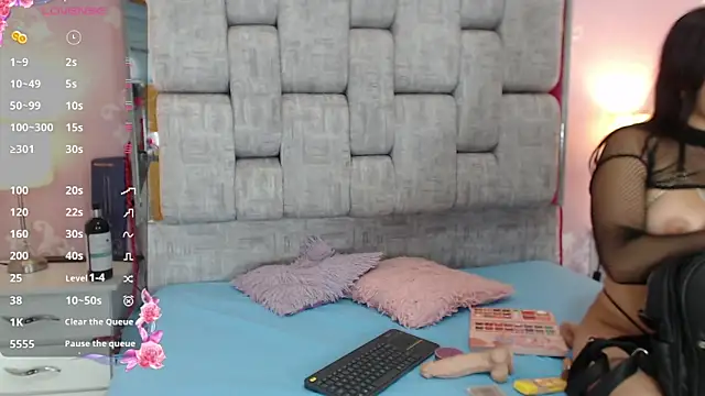 Snapshot of KarinaSimonz chatting on December 12, 2024, 8:10 pm KarinaSimonz online show from December 12, 2024, 8:10 pm