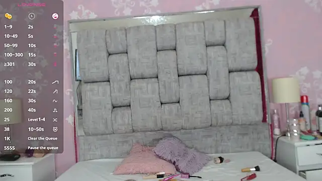 Snapshot of KarinaSimonz chatting on December 14, 2024, 8:08 pm KarinaSimonz online show from December 14, 2024, 8:08 pm