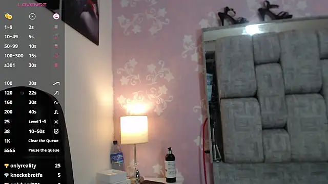 Snapshot of KarinaSimonz chatting on December 18, 2024, 11:08 pm KarinaSimonz online show from December 18, 2024, 11:08 pm