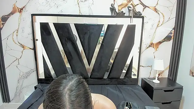 Snapshot of KarinaSimonz chatting on October 5, 2025, 1:42 pm KarinaSimonz online show from October 5, 2025, 1:42 pm