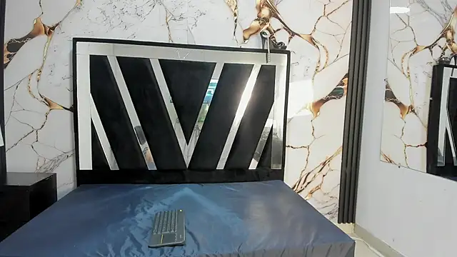 Snapshot of KarinaSimonz chatting on October 22, 2025, 7:13 pm KarinaSimonz online show from October 22, 2025, 7:13 pm