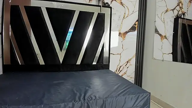 Snapshot of KarinaSimonz chatting on October 23, 2025, 7:23 pm KarinaSimonz online show from October 23, 2025, 7:23 pm