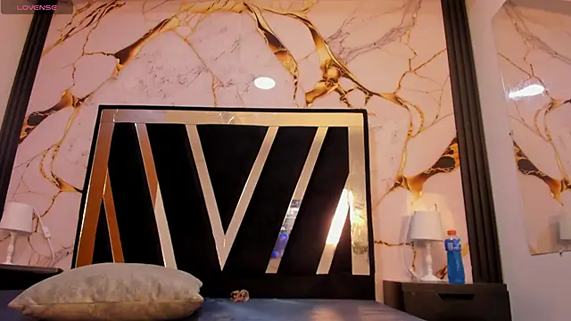 KarinaSimonz online show from January 14, 2026, 8:03 pm