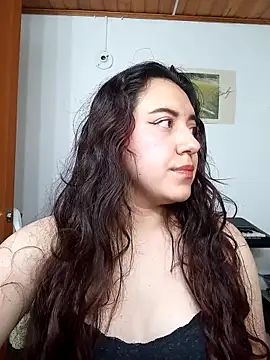 Emi chik online show from September 11, 2025, 11:21 am